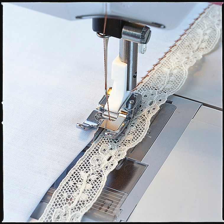 Husqvarna® VIKING® Kantennähfuss mit Lineal in der Mitte